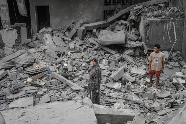 Israeli attack on Az-Zawayda area in Gaza DEIR AL-BALAH, GAZA, PALESTINE - OCTOBER 11: People search through the rubble of a building belonging to the Buheysi family following an Israeli airstrike in the town of Az-Zawayda, near Deir al-Balah in the central Gaza Strip, on October 11, 2026. Israeli forces carried out the strike despite the ceasefire, destroying the building and damaging surrounding structures. Adam Bilal Anadolu Deir Al-Balah Gaza. Editorial use only. Please get in touch for any other usage. Copyright: x2026xAnadoluxAdamxBilalx
