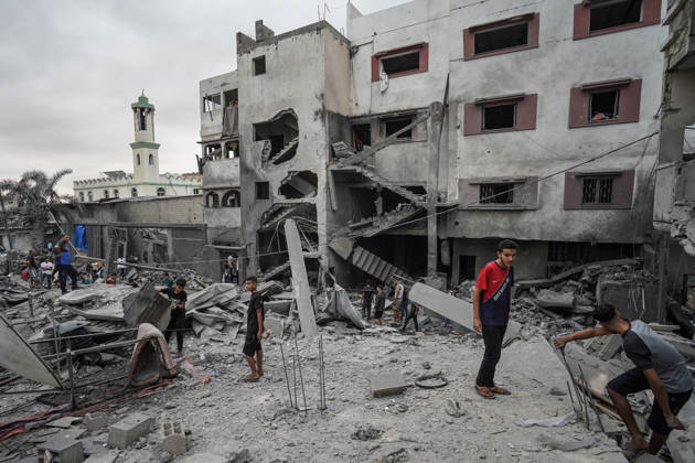 Israeli attack on Az-Zawayda area in Gaza DEIR AL-BALAH, GAZA, PALESTINE - OCTOBER 11: People search through the rubble of a building belonging to the Buheysi family following an Israeli airstrike in the town of Az-Zawayda, near Deir al-Balah in the central Gaza Strip, on October 11, 2026. Israeli forces carried out the strike despite the ceasefire, destroying the building and damaging surrounding structures. Adam Bilal Anadolu Deir Al-Balah Gaza. Editorial use only. Please get in touch for any other usage. Copyright: x2026xAnadoluxAdamxBilalx