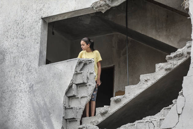 Israeli attack on Az-Zawayda area in Gaza DEIR AL-BALAH, GAZA, PALESTINE - OCTOBER 11: A girl stands on a damaged staircase inside a building following an Israeli airstrike targeting a building belonging to the Buheysi family in the town of Az-Zawayda, near Deir al-Balah in the central Gaza Strip, on October 11, 2026. Israeli forces carried out the strike despite the ceasefire, destroying the targeted building and damaging surrounding structures. Adam Bilal Anadolu Deir Al-Balah Gaza. Editorial use only. Please get in touch for any other usage. Copyright: x2026xAnadoluxAdamxBilalx