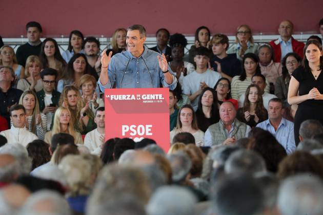 Pedro Sánchez Speaks at a Pre-Campaign Event in Ponferrada, León The Secretary-General of the PSOE and Prime Minister, Pedro Sánchez, during a PSOE pre-campaign event at La Térmica Cultural in Ponferrada on October 11, 2026, in Ponferrada, León, Castile and León, Spain. The Prime Minister and Secretary-General of the PSOE, Pedro Sánchez, kicked off the pre-campaign for the general election on November 29 this weekend with two events: on Saturday in Dos Hermanas, Seville, and today in Ponferrada, León, at the Térmica Cultural of the Energy Foundation, October 11, 2026, Ponferrada, León, Castile and León, Spain Copyright: xCarlosxCastrox 7837730