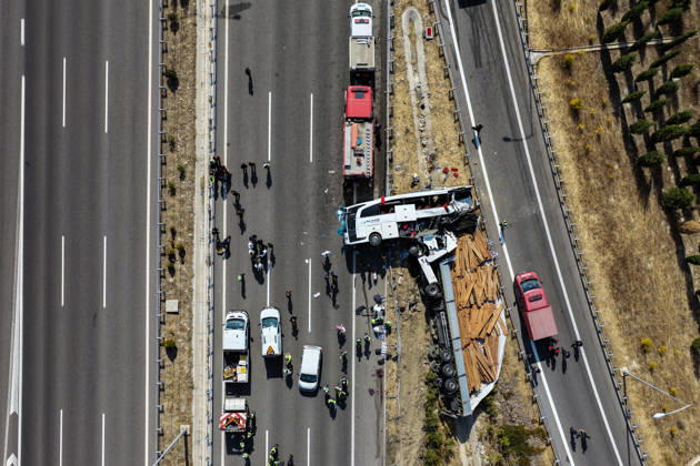 11 killed, 27 injured in tour bus crash in western Turkiye MANISA, TURKIYE - OCTOBER 11: An aerial view of the accident site after a tow truck and a tour bus collided in the Akhisar district of Manisa, Turkiye, on October 11, 2026. At least 11 people were killed and 27 others injured in the crash, with firefighters, police and medical teams dispatched to the scene. Mahmut Serdar Alakus Anadolu Manisa Turkey. Editorial use only. Please get in touch for any other usage. Copyright: x2026xAnadoluxMahmutxSerdarxAlakusx
