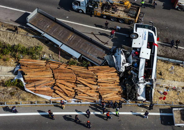 11 killed, 27 injured in tour bus crash in western Turkiye MANISA, TURKIYE - OCTOBER 11: An aerial view of the accident site after a tow truck and a tour bus collided in the Akhisar district of Manisa, Turkiye, on October 11, 2026. At least 11 people were killed and 27 others injured in the crash, with firefighters, police and medical teams dispatched to the scene. Mahmut Serdar Alakus Anadolu Manisa Turkey. Editorial use only. Please get in touch for any other usage. Copyright: x2026xAnadoluxMahmutxSerdarxAlakusx