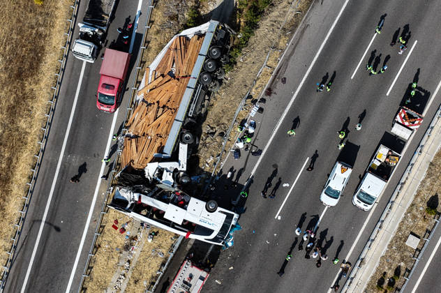 11 killed, 27 injured in tour bus crash in western Turkiye MANISA, TURKIYE - OCTOBER 11: An aerial view of the accident site after a tow truck and a tour bus collided in the Akhisar district of Manisa, Turkiye, on October 11, 2026. At least 11 people were killed and 27 others injured in the crash, with firefighters, police and medical teams dispatched to the scene. Mahmut Serdar Alakus Anadolu Manisa Turkey. Editorial use only. Please get in touch for any other usage. Copyright: x2026xAnadoluxMahmutxSerdarxAlakusx