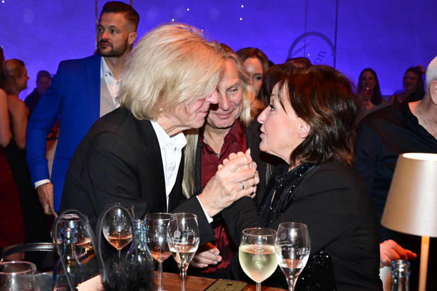 Ritchie Barton, Uwe Hassbecker, and Ute Freudenberg at the 18 Hope Gala 2026 at the Schauspielhaus Dresden, October 10, 2026 Foto:xM.xWehnertx xFuturexImagex hope_6280