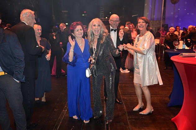 Eduard Geyer, Angelika Geyer, Viola Klein, Petra Zieger, Alexander Putz, and Janina Hartwig at the 18th Hope Gala 2026 at the Schauspielhaus Dresden, October 10, 2026 Foto:xM.xWehnertx xFuturexImagex hope_6298