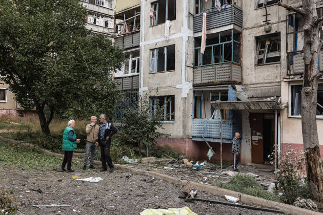 Russian air strike hits residential building in Sloviansk SLOVIANSK, UKRAINE - OCTOBER 11: Civilians stand next to a damaged building following a Russian aerial bombing of a residential block in Sloviansk, Ukraine, on October 11, 2026. Diego Herrera Carcedo Anadolu Sloviansk Ukraine. Editorial use only. Please get in touch for any other usage. Copyright: x2026xAnadoluxDiegoxHerreraxCarcedox