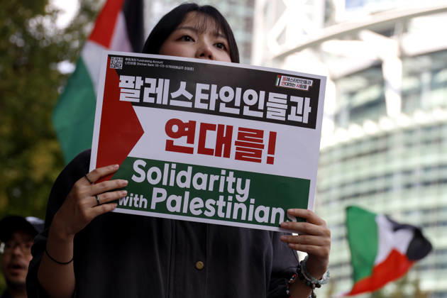 Protest condemning Gaza conflict in Seoul Demonstrators march with placards to protest Israel s attacks in the Gaza Strip, in Seoul, South Korea, on October 11, 2026 . The rally was held aa part of the Global Action for Palestine, a coordinated international mobilization held on October 10 11 marking three years since the 2023 Hamas attacks and the ensuing war. Seoul South Korea  Copyright: xMatrixxImages JungxUi-Chelx