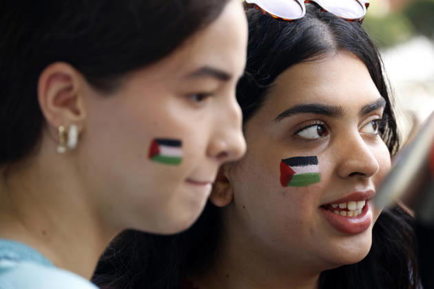 Protest condemning Gaza conflict in Seoul People get Palestinian flags painted on their faces prior to a protest against Israel s attacks in the Gaza Strip, in Seoul, South Korea, on October 11, 2026 . The rally was held aa part of the Global Action for Palestine, a coordinated international mobilization held on October 10 11 marking three years since the 2023 Hamas attacks and the ensuing war. Seoul South Korea  Copyright: xMatrixxImages JungxUi-Chelx