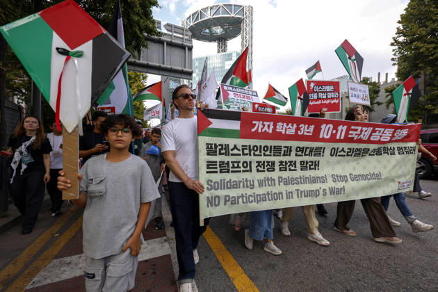 Protest condemning Gaza conflict in Seoul Demonstrators march with placards to protest Israel s attacks in the Gaza Strip, in Seoul, South Korea, on October 11, 2026 . The rally was held aa part of the Global Action for Palestine, a coordinated international mobilization held on October 10 11 marking three years since the 2023 Hamas attacks and the ensuing war. Seoul South Korea  Copyright: xMatrixxImages JungxUi-Chelx
