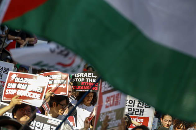 Protest condemning Gaza conflict in Seoul Demonstrators march with placards to protest Israel s attacks in the Gaza Strip, in Seoul, South Korea, on October 11, 2026 . The rally was held aa part of the Global Action for Palestine, a coordinated international mobilization held on October 10 11 marking three years since the 2023 Hamas attacks and the ensuing war. Seoul South Korea  Copyright: xMatrixxImages JungxUi-Chelx