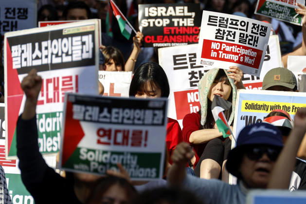 Protest condemning Gaza conflict in Seoul Demonstrators march with placards to protest Israel s attacks in the Gaza Strip, in Seoul, South Korea, on October 11, 2026 . The rally was held aa part of the Global Action for Palestine, a coordinated international mobilization held on October 10 11 marking three years since the 2023 Hamas attacks and the ensuing war. Seoul South Korea  Copyright: xMatrixxImages JungxUi-Chelx