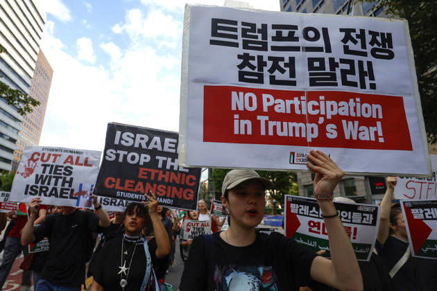 Protest condemning Gaza conflict in Seoul Demonstrators march with placards to protest Israel s attacks in the Gaza Strip, in Seoul, South Korea, on October 11, 2026 . The rally was held aa part of the Global Action for Palestine, a coordinated international mobilization held on October 10 11 marking three years since the 2023 Hamas attacks and the ensuing war. Seoul South Korea  Copyright: xMatrixxImages JungxUi-Chelx