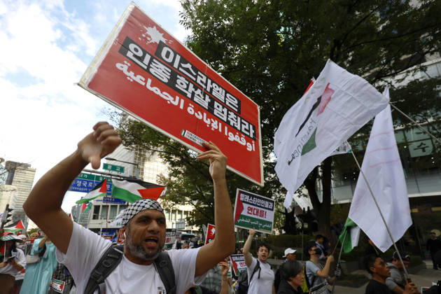 Protest condemning Gaza conflict in Seoul Demonstrators march with placards to protest Israel s attacks in the Gaza Strip, in Seoul, South Korea, on October 11, 2026 . The rally was held aa part of the Global Action for Palestine, a coordinated international mobilization held on October 10 11 marking three years since the 2023 Hamas attacks and the ensuing war. Seoul South Korea  Copyright: xMatrixxImages JungxUi-Chelx