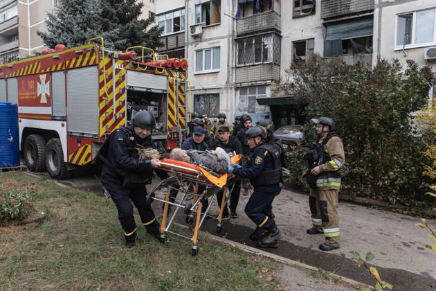 Russian airstrike hits residential building in Sloviansk SLOVIANSK, UKRAINE - OCTOBER 11: Firefighters rescue a volunteer who was trapped in the rubble following a Russian airstrike on a residential building in Sloviansk, Ukraine, on October 11, 2026. Diego Herrera Carcedo Anadolu Sloviansk Ukraine. Editorial use only. Please get in touch for any other usage. Copyright: x2026xAnadoluxDiegoxHerreraxCarcedox