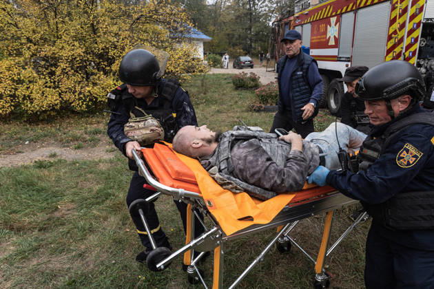 Russian airstrike hits residential building in Sloviansk SLOVIANSK, UKRAINE - OCTOBER 11: Firefighters rescue a volunteer who was trapped in the rubble following a Russian airstrike on a residential building in Sloviansk, Ukraine, on October 11, 2026. Diego Herrera Carcedo Anadolu Sloviansk Ukraine. Editorial use only. Please get in touch for any other usage. Copyright: x2026xAnadoluxDiegoxHerreraxCarcedox