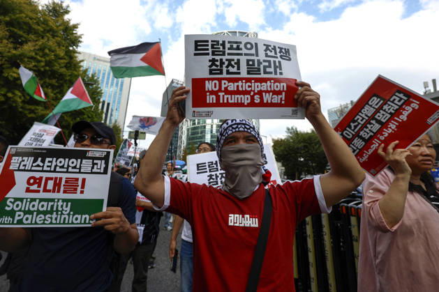 Protest condemning Gaza conflict in Seoul Demonstrators march with placards to protest Israel s attacks in the Gaza Strip, in Seoul, South Korea, on October 11, 2026 . The rally was held aa part of the Global Action for Palestine, a coordinated international mobilization held on October 10 11 marking three years since the 2023 Hamas attacks and the ensuing war. Seoul South Korea Copyright: xMatrixxImages JungxUi-Chelx