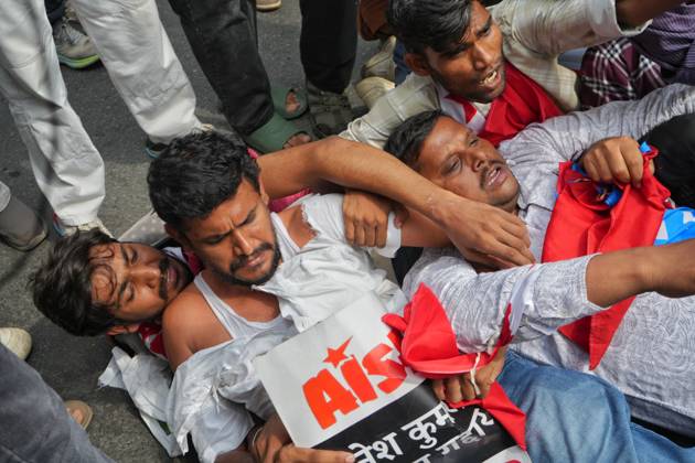 Protesters in New Delhi Demand Resignation of Chief Election Commissioner Gyanesh Kumar NEW DELHI, INDIA, OCTOBER 11, 2026: Members of the Cockroach Janta Party (CJP) and activists from the All India Students Federation (AISF) gather at Jantar Mantar in New Delhi, demanding the resignation of Chief Election Commissioner Gyanesh Kumar over alleged irregularities in electoral rolls. The demonstration took place amid restrictions on movement in the area. On October 11, the Supreme Court directed authorities to ensure the normal functioning of metro and railway services, facilitate public movement in accordance with traffic regulations, and review barricades, removing those deemed unnecessary for maintaining public order. New Delhi India Copyright: x xSameerxHussainx xJNAxPressx