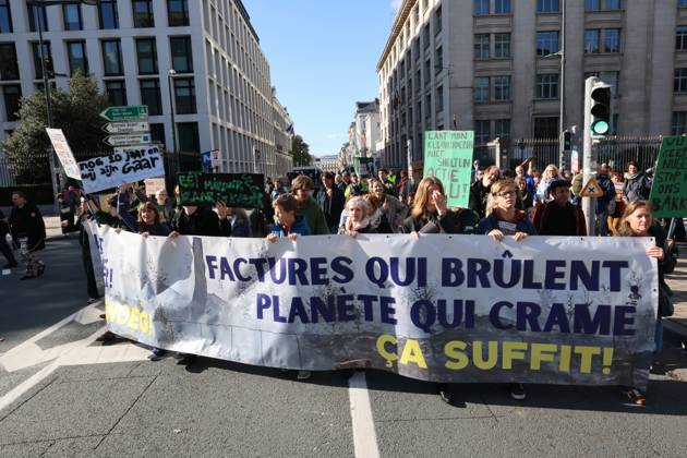This image shows the Climate March 2026, organized by the Climate Coalition, in Brussels, on Sunday 11 October 2026. The Climate Coalition demands the federal and regional governments to stop subsidizing polluting industrial activities in Belgium and levy higher taxes on these companies. NICOLASxMAETERLINCK 189449913