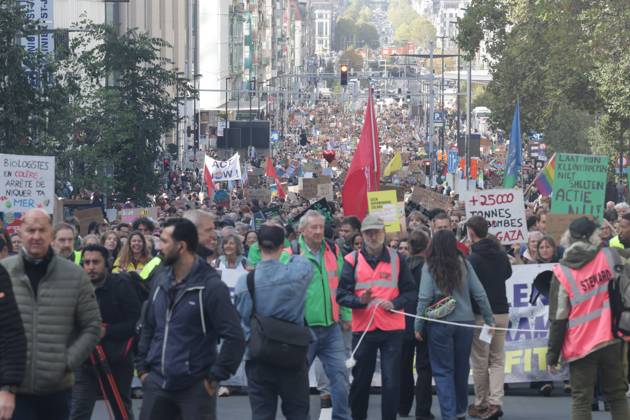 This image shows the Climate March 2026, organized by the Climate Coalition, in Brussels, on Sunday 11 October 2026. The Climate Coalition demands the federal and regional governments to stop subsidizing polluting industrial activities in Belgium and levy higher taxes on these companies. NICOLASxMAETERLINCK 189447098