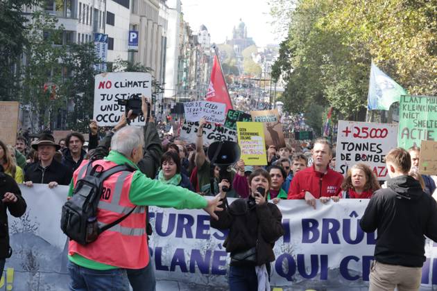 This image shows the Climate March 2026, organized by the Climate Coalition, in Brussels, on Sunday 11 October 2026. The Climate Coalition demands the federal and regional governments to stop subsidizing polluting industrial activities in Belgium and levy higher taxes on these companies. NICOLASxMAETERLINCK 189447100