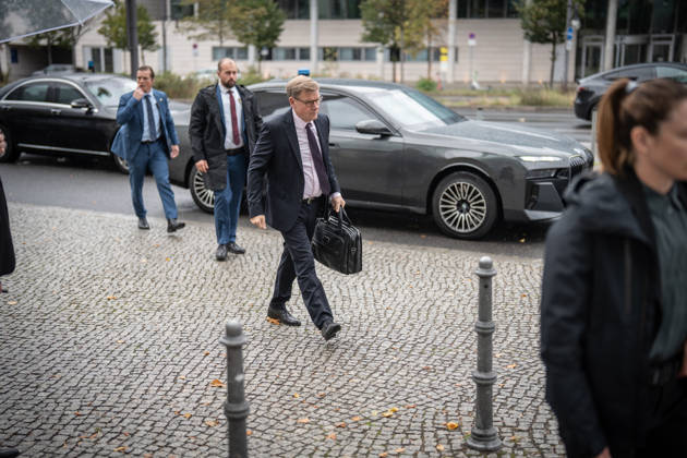 Johann Wadephul, Minister of Foreign Affairs, upon his arrival with security detail at the CDU of Germany’s Executive Committee Retreat in Berlin, October 2026, Berlin, Berlin, Germany, Konrad Adenauer House