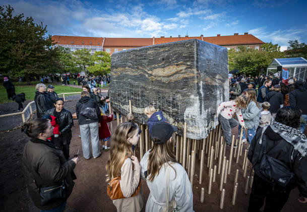 MALMÖ, October 11, 2026—168 bronze rods lift the nearly 30-metric-ton stone block. The monument Master Narratives was unveiled on Sunday in Jesusparken in Malmö. Malmö’s anti-racism monument, titled Master Narratives, was created by artistsSusanna Marcus Jablonski and Santiago Mostyn. MALMÖ, SWEDEN x50090x Copyright: xJohanxNilssonx xTTx INVIGNING MASTER NARRATIVES - MALMÖS ANTIRASISTISKA MONUMENT S2k1Dyg1S-w