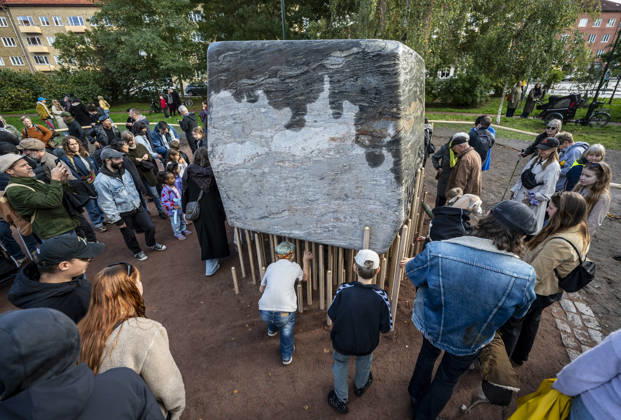 MALMÖ, October 11, 2026—168 bronze rods lift the nearly 30-metric-ton stone block. The monument Master Narratives was unveiled on Sunday in Jesusparken in Malmö. Malmö’s anti-racism monument, titled Master Narratives, was created by artistsSusanna Marcus Jablonski and Santiago Mostyn. MALMÖ, SWEDEN x50090x Copyright: xJohanxNilssonx xTTx INVIGNING MASTER NARRATIVES - MALMÖS ANTIRASISTISKA MONUMENT _-butpmvVYw