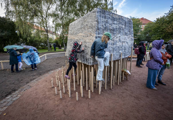 MALMÖ, October 11, 2026—168 bronze rods lift the nearly 30-metric-ton stone block. The Master Narratives monument was unveiled on Sunday in Jesusparken in Malmö. Malmö’s anti-racism monument, titled Master Narratives, was created by artistsSusanna Marcus Jablonski and Santiago Mostyn. MALMÖ, SWEDEN x50090x Copyright: xJohanxNilssonx xTTx INVIGNING MASTER NARRATIVES - MALMÖS ANTIRASISTISKA MONUMENT att1Z97YU-g