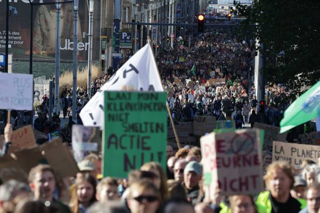 This image shows the Climate March 2026, organized by the Climate Coalition, in Brussels, on Sunday 11 October 2026. The Climate Coalition demands the federal and regional governments to stop subsidizing polluting industrial activities in Belgium and levy higher taxes on these companies. NICOLASxMAETERLINCK 189452801