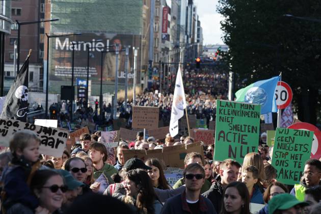 This image shows the Climate March 2026, organized by the Climate Coalition, in Brussels, on Sunday 11 October 2026. The Climate Coalition demands the federal and regional governments to stop subsidizing polluting industrial activities in Belgium and levy higher taxes on these companies. NICOLASxMAETERLINCK 189452800