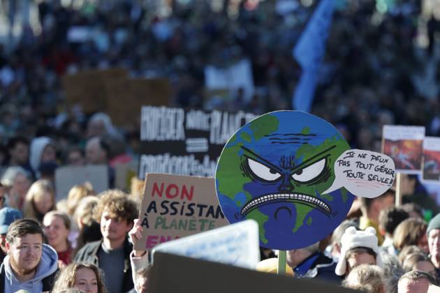 This image shows the Climate March 2026, organized by the Climate Coalition, in Brussels, on Sunday 11 October 2026. The Climate Coalition demands the federal and regional governments to stop subsidizing polluting industrial activities in Belgium and levy higher taxes on these companies. NICOLASxMAETERLINCK 189455281