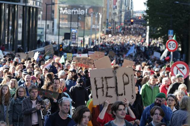 This image shows the Climate March 2026, organized by the Climate Coalition, in Brussels, on Sunday 11 October 2026. The Climate Coalition demands the federal and regional governments to stop subsidizing polluting industrial activities in Belgium and levy higher taxes on these companies. NICOLASxMAETERLINCK 189455294