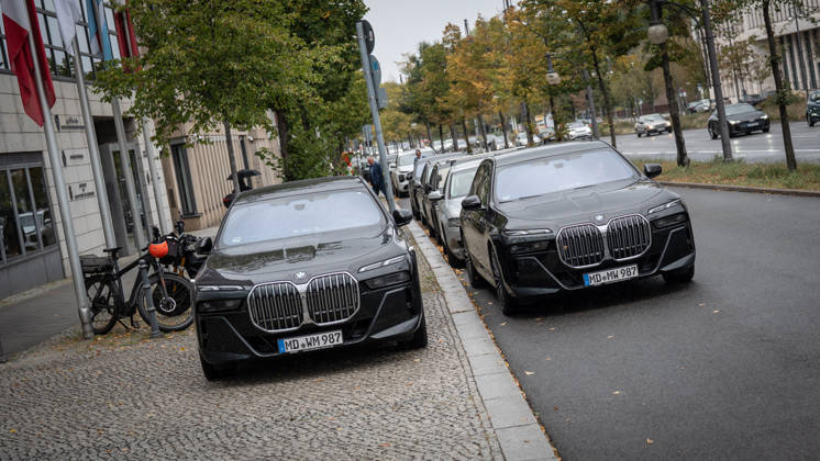BMW official vehicles from Saxony-Anhalt, used by incumbent Minister President Sven Schulze and his security detail; state government cars parked in front of these vehicles after the Minister President’s arrival at the CDU Federal Headquarters for the CDU of Germany’s Executive Committee Retreat in Berlin, October 2026, Berlin, Germany, Konrad Adenauer House