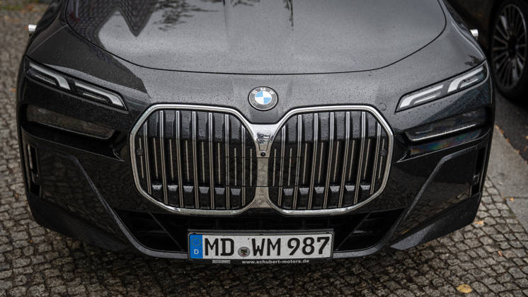 BMW official vehicles from Saxony-Anhalt, used by incumbent Minister President Sven Schulze and his security detail; state government cars parked in front of these vehicles after the Minister President’s arrival at the CDU Federal Headquarters for the CDU of Germany’s Executive Committee Retreat in Berlin, October 2026, Berlin, Germany, Konrad Adenauer House