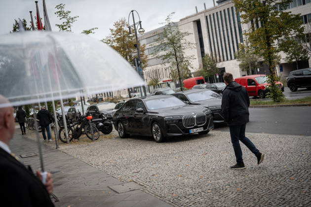 BMW official vehicles from Saxony-Anhalt, used by incumbent Minister President Sven Schulze and his security detail; cars belonging to the state government parked in front of the CDU Federal Headquarters following the Minister President’s arrival at the CDU of Germany’s Executive Committee Retreat in Berlin, October 2026, Berlin, Germany, Konrad Adenauer House