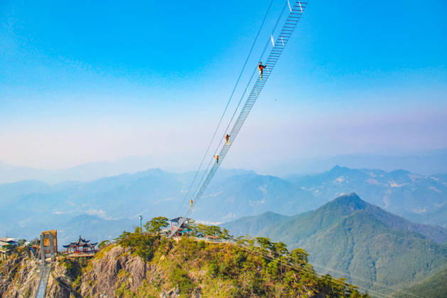 China Sky Ladder Challenger Tourists climb up a 250-meter-long soft ladder between two mountains in Mingtangshan Scenic Area in Yuexi county in central China s Anhui province, Sunday, Oct. 11, 2026. The rope ladder has 620 steps and a vertical distance of 365 meters. It opened to tourists in June this year, and quickly became a tourist attraction., Credit:stringer Utuku Feature China Avalon CHINA, ANHUI, YUEXI Copyright: xstringerx xUtuku FeaturexChinax xAvalonx 1142342727