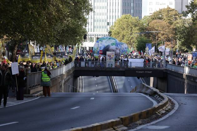 This image shows the Climate March 2026, organized by the Climate Coalition, in Brussels, on Sunday 11 October 2026. The Climate Coalition demands the federal and regional governments to stop subsidizing polluting industrial activities in Belgium and levy higher taxes on these companies. NICOLASxMAETERLINCK 189457593