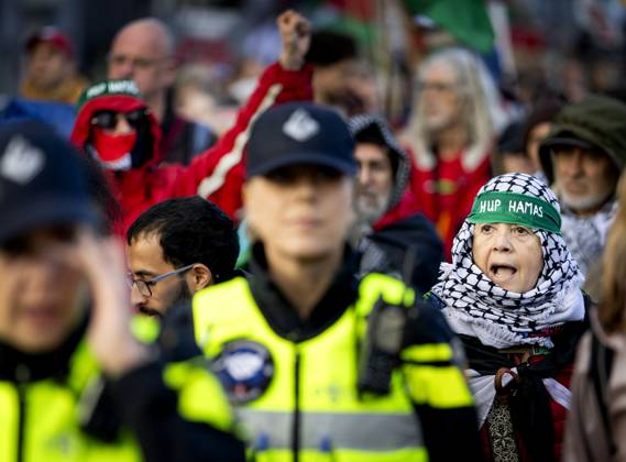 AMSTERDAM - Demonstrators during a national protest on Dam Square marking the conclusion of the nationwide week of action for sanctions against Israel. According to various activist groups, despite the ceasefire , the genocide against the Palestinian people continues unabated. KOEN VAN WEEL ANP netherlands out - belgium out Copyright: xx x572140081x originalFilename: 572140081