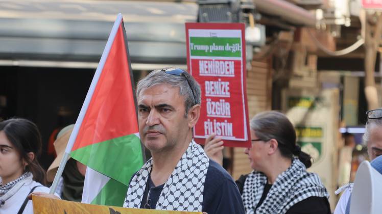 October 11, 2026, Â°Zmir, ToÂ¼rkiye: IZMIR, TURKEY, OCTOBER 11, 2026: Pro-Palestinian demonstrators gather outside the Turkan Saylan Cultural Center in Izmir during a protest organized by the local branch of the Association for the Freedom of Palestinians. Participants condemn Israeli military operations in Gaza and criticize US support for Israel, calling attention to Palestinian civilian casualties since October 7, 2023. The demonstration concludes at Gundogdu Square, where participants throw carnations into the sea in remembrance of Palestinians killed during the conflict. Â°Zmir Türkiye - ZUMAq101 20261011_zna_q101_116 Copyright: xTurgayxKilicx