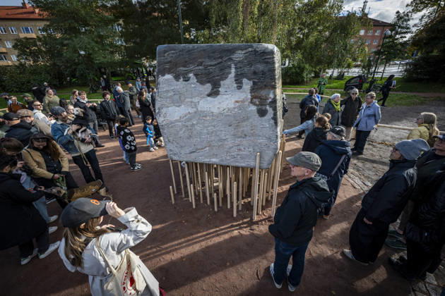 MALMÖ, October 11, 2026—168 bronze rods lift the nearly 30-metric-ton stone block. The Master Narratives monument was unveiled on Sunday in Jesusparken in Malmö. Malmö’s anti-racism monument, titled Master Narratives, was created by artistsartists Susanna Marcus Jablonski and Santiago Mostyn. MALMÖ, SWEDEN x50090x Copyright: xJohanxNilssonx xTTx INVIGNING MASTER NARRATIVES - MALMÖS ANTIRASISTISKA MONUMENT 3sMr6pqKYRY