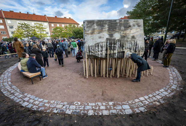 MALMÖ, October 11, 2026—168 bronze rods lift the nearly 30-metric-ton stone block. The monument Master Narratives was unveiled on Sunday in Jesusparken in Malmö. Malmö’s anti-racism monument, titled Master Narratives, was created by artistsartists Susanna Marcus Jablonski and Santiago Mostyn. MALMÖ, SWEDEN x50090x Copyright: xJohanxNilssonx xTTx INVIGNING MASTER NARRATIVES - MALMÖS ANTIRASISTISKA MONUMENT jGN-UG4Qnqo
