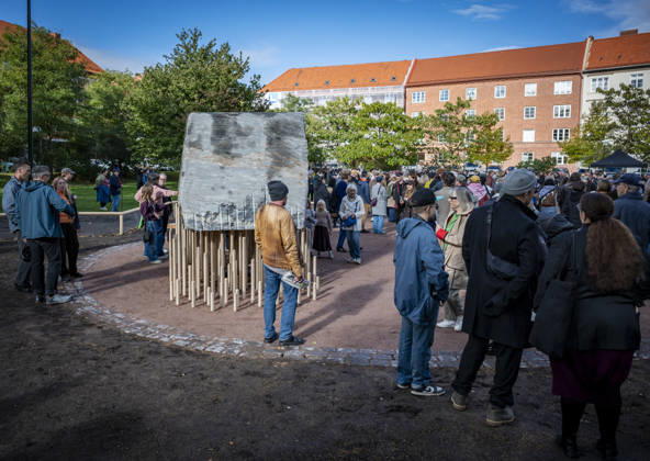 MALMÖ, October 11, 2026—168 bronze rods lift the nearly 30-metric-ton stone block. The monument Master Narratives was unveiled on Sunday in Jesusparken in Malmö. Malmö’s anti-racism monument, titled Master Narratives, was created by artistsartists Susanna Marcus Jablonski and Santiago Mostyn. MALMÖ, SWEDEN x50090x Copyright: xJohanxNilssonx xTTx INVIGNING MASTER NARRATIVES - MALMÖS ANTIRASISTISKA MONUMENT Km3xRfH2FaQ