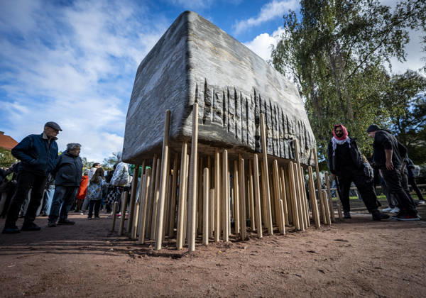 MALMÖ, October 11, 2026—168 bronze rods lift the nearly 30-metric-ton stone block. The monument Master Narratives was unveiled on Sunday in Jesusparken in Malmö. Malmö’s anti-racism monument, titled Master Narratives, was created by artistsSusanna Marcus Jablonski and Santiago Mostyn. MALMÖ, SWEDEN x50090x Copyright: xJohanxNilssonx xTTx INVIGNING MASTER NARRATIVES - MALMÖS ANTIRASISTISKA MONUMENT w3YFxD6ybrY