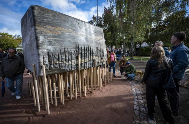 MALMÖ, October 11, 2026—168 bronze rods lift the nearly 30-metric-ton stone block. The Master Narratives monument was unveiled on Sunday in Jesusparken in Malmö. Malmö’s anti-racism monument, titled Master Narratives, was created by artistsSusanna Marcus Jablonski and Santiago Mostyn. MALMÖ, SWEDEN x50090x Copyright: xJohanxNilssonx xTTx INVIGNING MASTER NARRATIVES - MALMÖS ANTIRASISTISKA MONUMENT ywPZykLgkIc