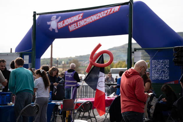 Jean-Luc Melenchon s Presidential Campaign Rally - Cournon-d’Auvergne View of supporters outside the Zenith d Auvergne during a rally of Jean-Luc Melenchon candidate of La France insoumise LFI for the 2027 French presidential election in Cournon-d Auvergne near Clermont-Ferrand in the Puy-de-Dome department in France on October 11, 2026. A giant screen had been set up outside for supporters who could not get in as about 10000 people attended the rally according to an estimate on site. Photo by Fanny Reynaud ABACAPRESS.COM Clermont-Ferrand Auvergne, auvergne rhône alpes France  Copyright: xReynaudxFanny ABACAx