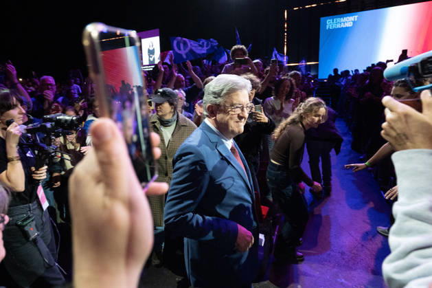 Jean-Luc Melenchon s Presidential Campaign Rally - Cournon-d’Auvergne La France Insoumise (LFI) candidate in 2027 presidential election in France Jean-Luc Melenchon during a campaign rally in Cournon-d Auvergne in the Puy-de-Dome department on October 11, 2026. Photo by Fanny Reynaud ABACAPRESS.COM Clermont-Ferrand Auvergne, auvergne rhône alpes France  Copyright: xReynaudxFanny ABACAx