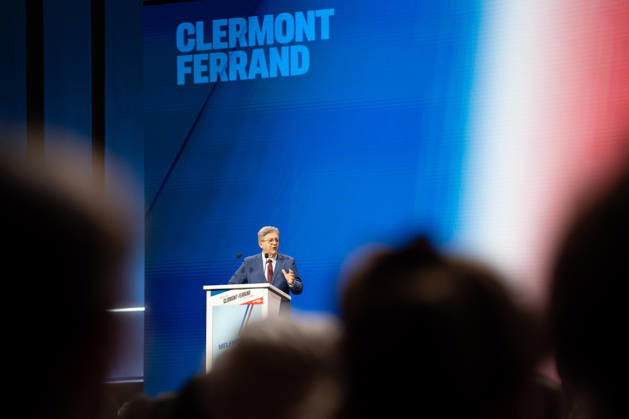 Jean-Luc Melenchon s Presidential Campaign Rally - Cournon-d’Auvergne La France Insoumise (LFI) candidate in 2027 presidential election in France Jean-Luc Melenchon speaks during a campaign rally in Cournon-d Auvergne in the Puy-de-Dome department on October 11, 2026. Photo by Fanny Reynaud ABACAPRESS.COM Clermont-Ferrand Auvergne, auvergne rhône alpes France  Copyright: xReynaudxFanny ABACAx