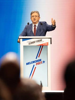 Jean-Luc Melenchon s Presidential Campaign Rally - Cournon-d’Auvergne La France Insoumise (LFI) candidate in 2027 presidential election in France Jean-Luc Melenchon speaks during a campaign rally in Cournon-d Auvergne in the Puy-de-Dome department on October 11, 2026. Photo by Fanny Reynaud ABACAPRESS.COM Clermont-Ferrand Auvergne, auvergne rhône alpes France  Copyright: xReynaudxFanny ABACAx