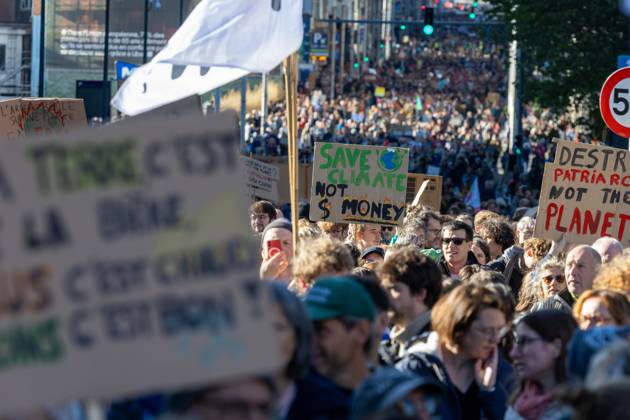 This image shows the Climate March 2026, organized by the Climate Coalition, in Brussels, on Sunday 11 October 2026. The Climate Coalition demands the federal and regional governments to stop subsidizing polluting industrial activities in Belgium and levy higher taxes on these companies. NICOLASxMAETERLINCK 189472013
