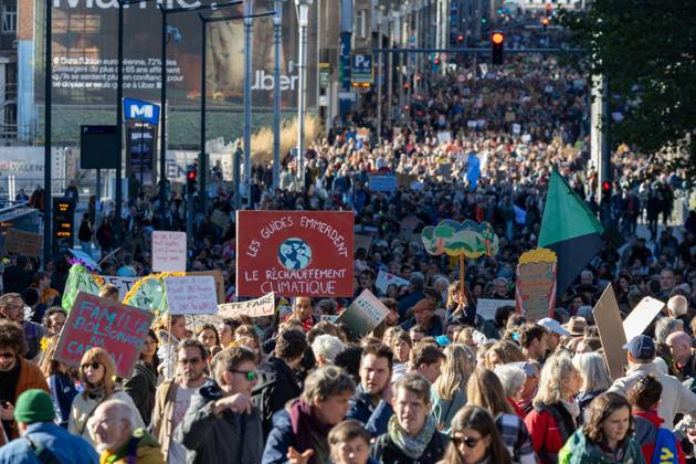 This image shows the Climate March 2026, organized by the Climate Coalition, in Brussels, on Sunday 11 October 2026. The Climate Coalition demands the federal and regional governments to stop subsidizing polluting industrial activities in Belgium and levy higher taxes on these companies. NICOLASxMAETERLINCK 189472018